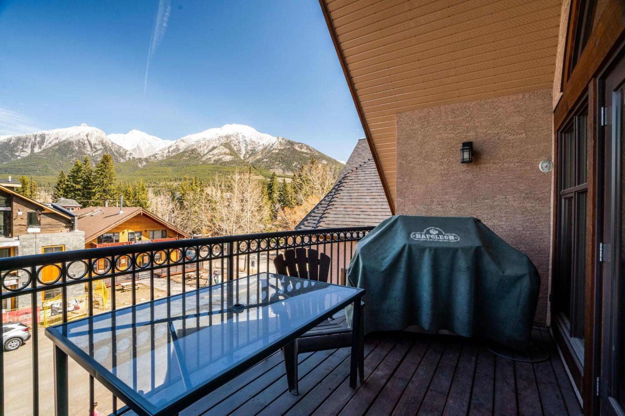Cascade Penthouse By Canadian Rockies Vacation Rentals Κάνμορ Εξωτερικό φωτογραφία